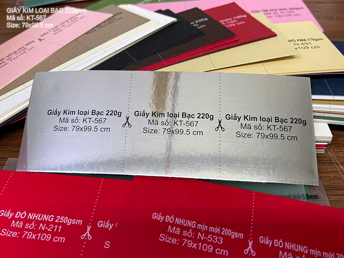 Giấy Kim loại Bạc 220g (KT-567)