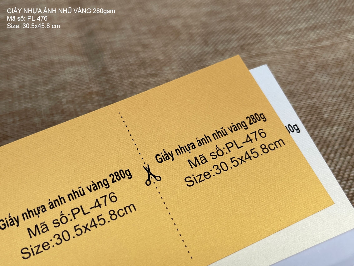Giấy nhựa ánh nhũ vàng 280g (PL-476) 