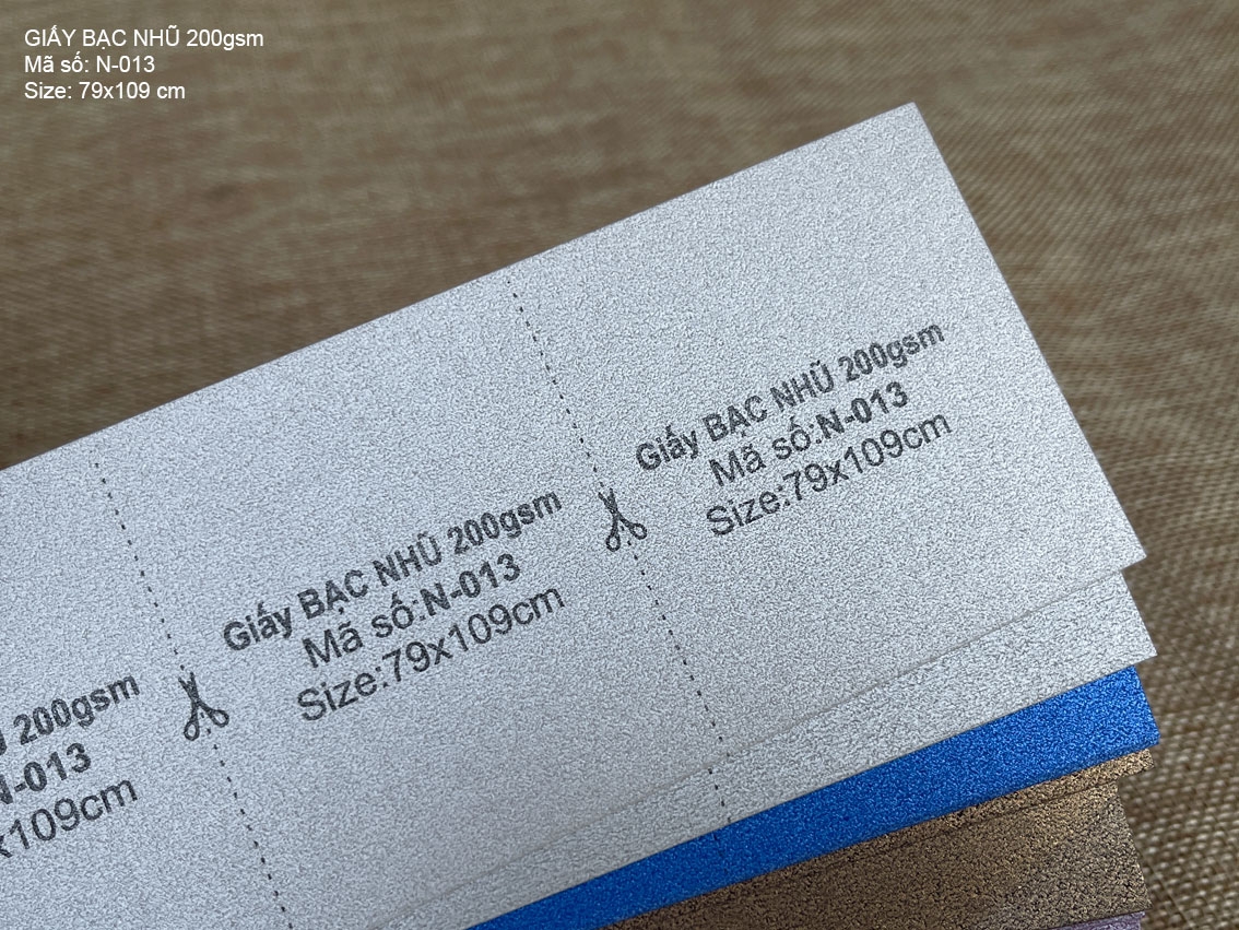 Giấy BẠC NHŨ 200gsm (N-013)